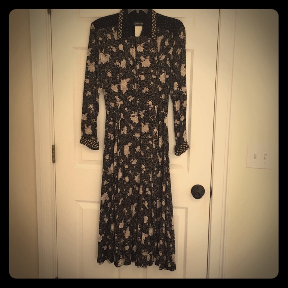 Vintage patterned dress with unique Details